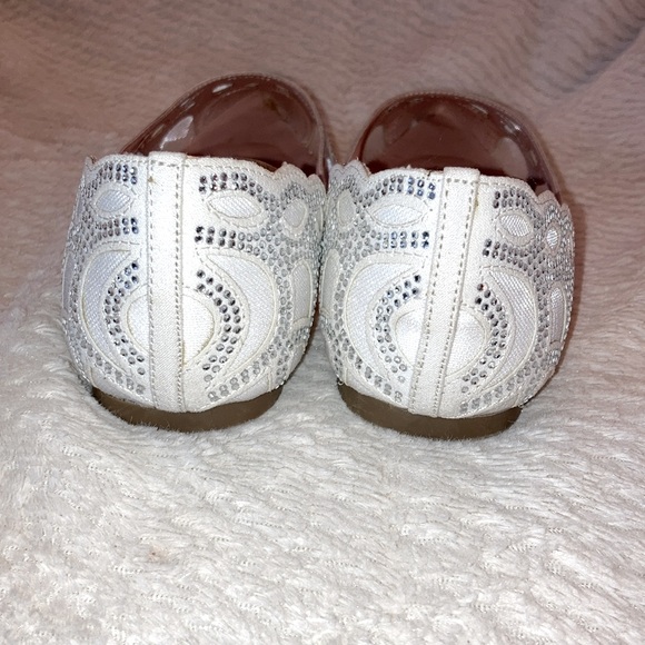 Beautiful white, mesh and jewel flats - Picture 5 of 6